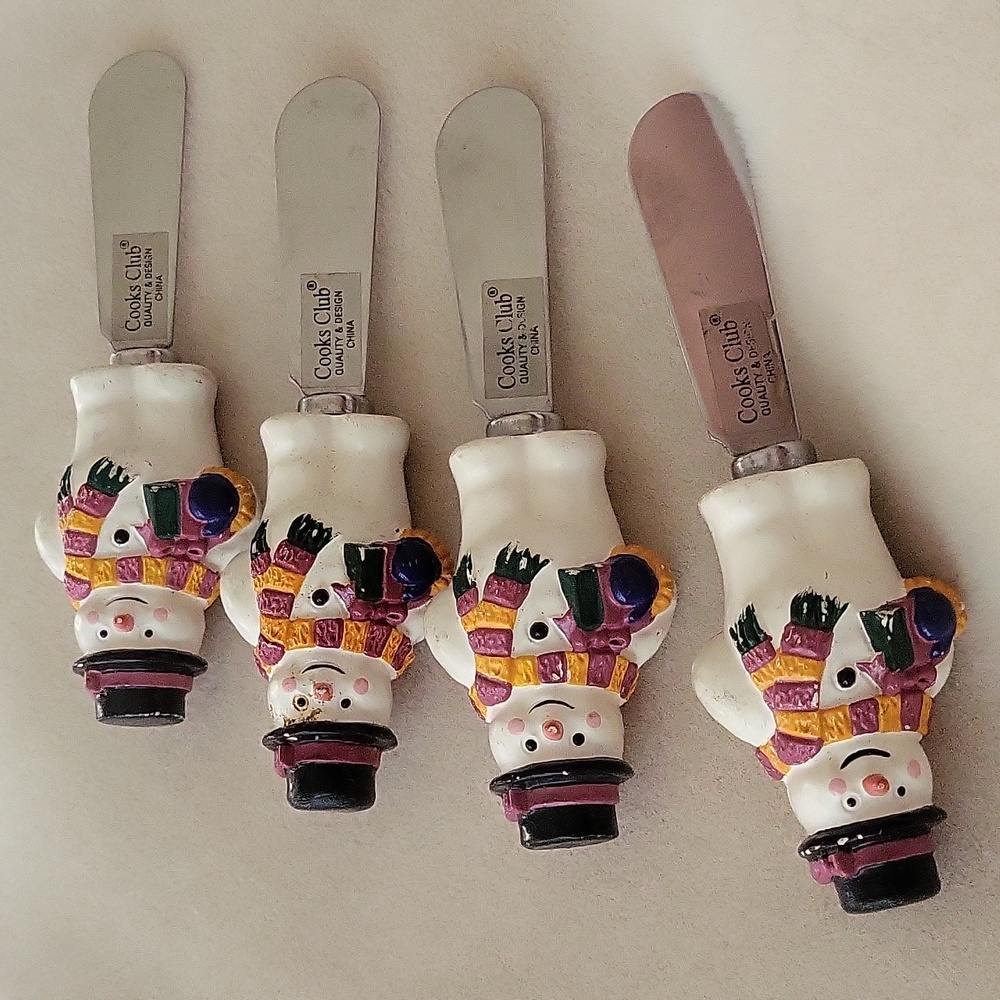 Christmas Snowmen Cooks Club Butter Knives - Picture 4 of 16